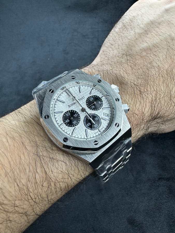 Audemars Piguet RoyalOak Panda — vista 3