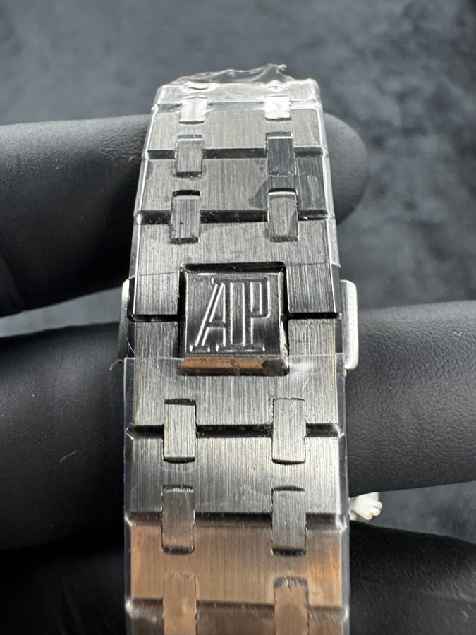 Audemars Piguet RoyalOak Panda — vista 4
