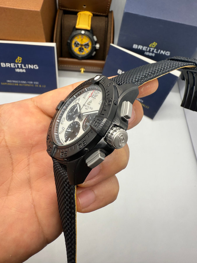 Breitling Avenger Aço/OxBlack — vista 2