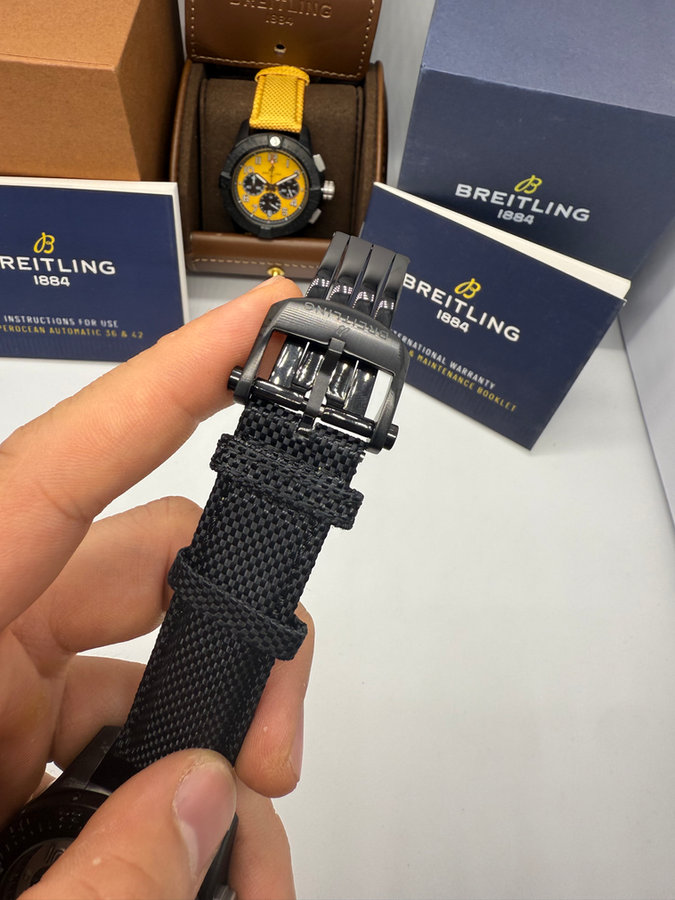 Breitling Avenger Aço/OxBlack — vista 3