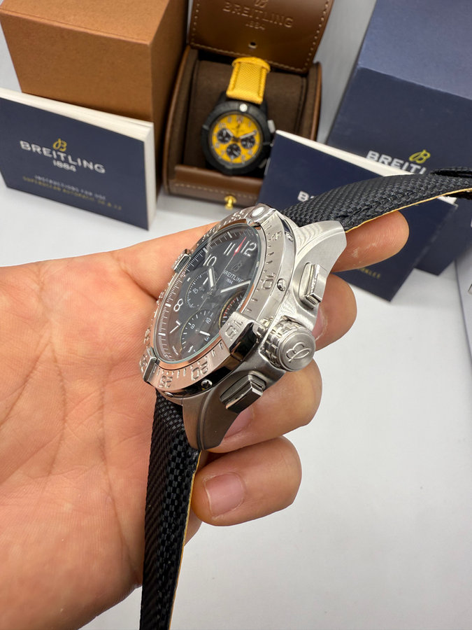Breitling Avenger Aço/OxBlack — vista 2