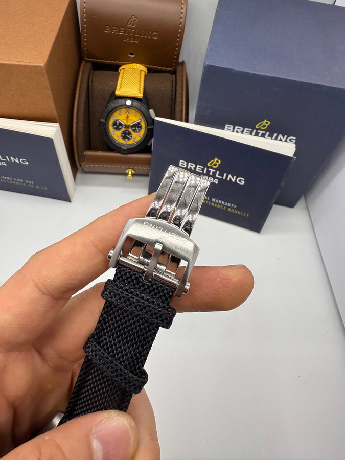 Breitling Avenger Aço/OxBlack — vista 3