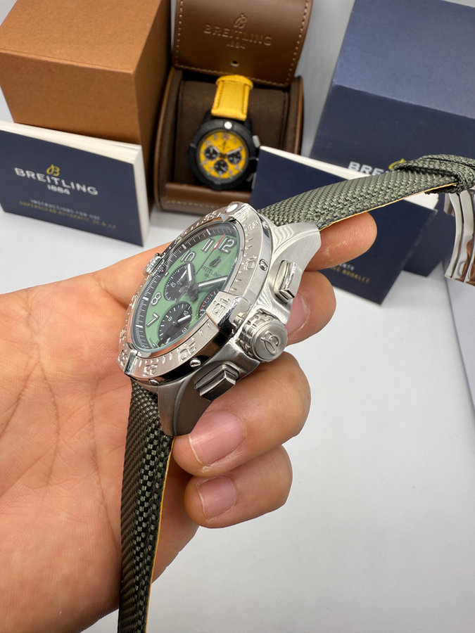 Breitling Avenger Aço/OxBlack — vista 2