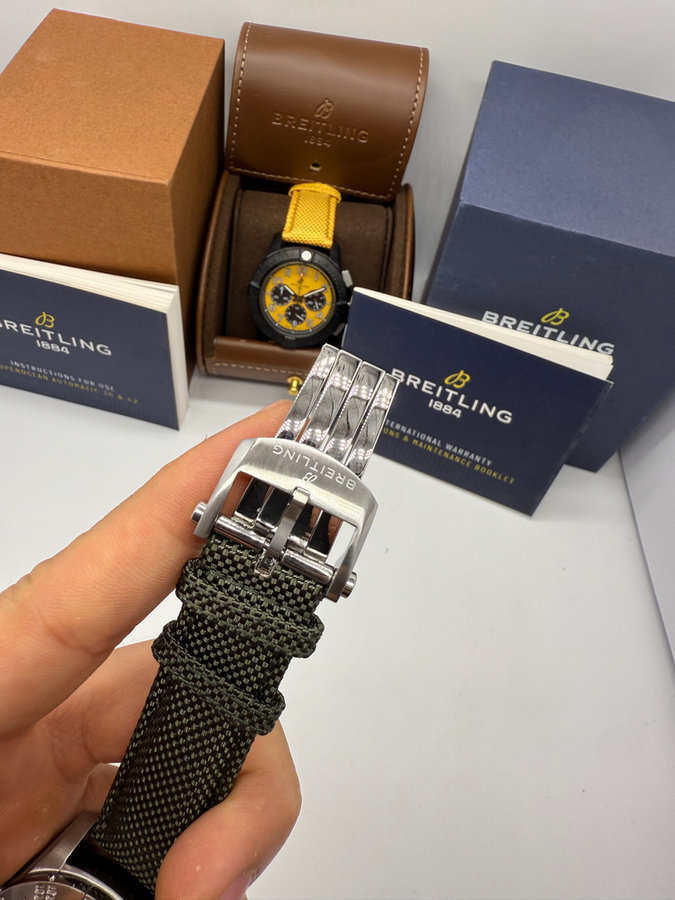 Breitling Avenger Aço/OxBlack — vista 4