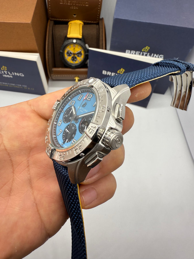 Breitling Avenger Aço/OxBlack — vista 2
