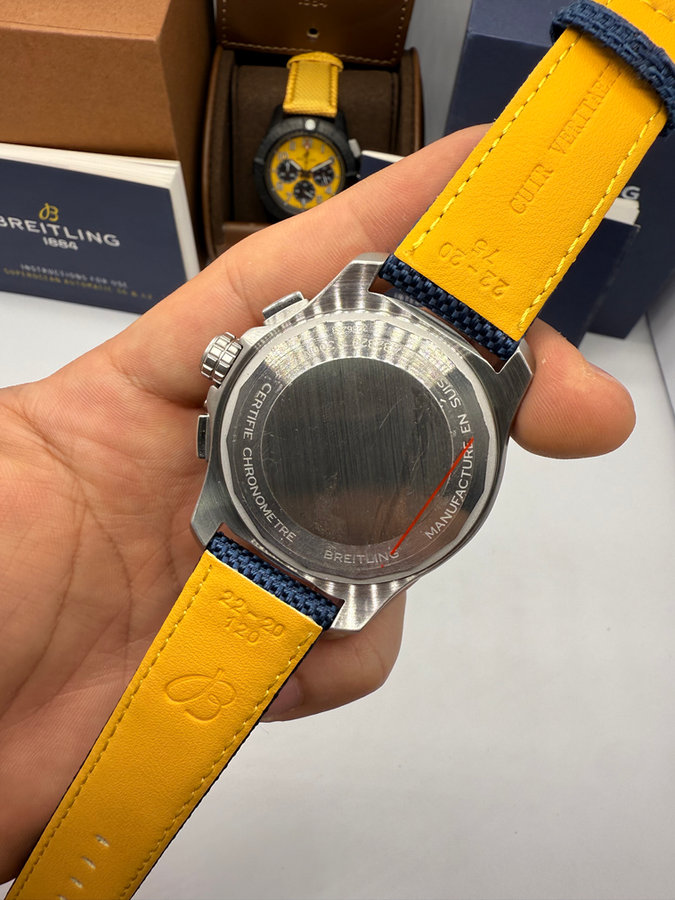 Breitling Avenger Aço/OxBlack — vista 3