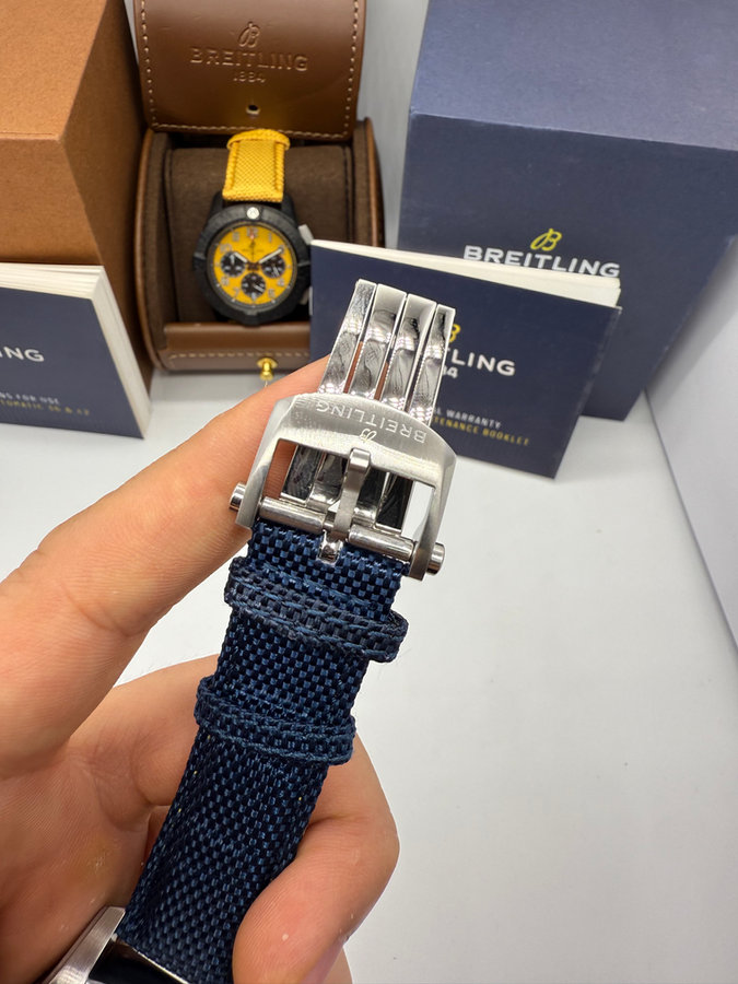 Breitling Avenger Aço/OxBlack — vista 4