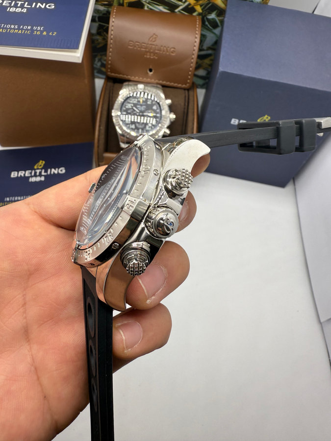 Breitling Super Avenger Aço — vista 2