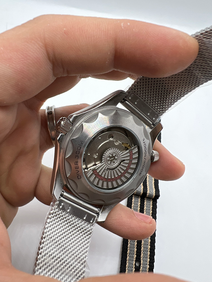 Omega DIVER 300M CO‑AXIAL MASTER CHRONOMETER — vista 4