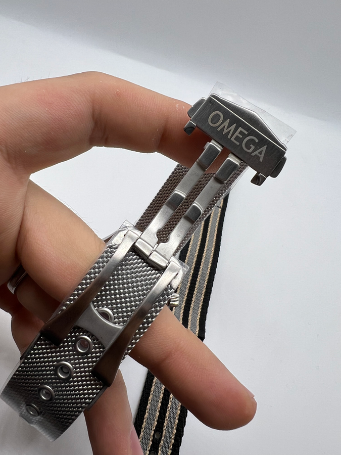 Omega DIVER 300M CO‑AXIAL MASTER CHRONOMETER — vista 5