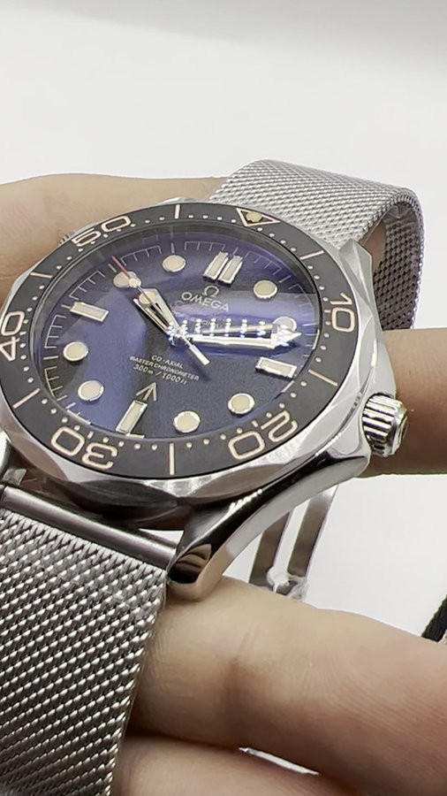 Omega DIVER 300M CO‑AXIAL MASTER CHRONOMETER — vista 6