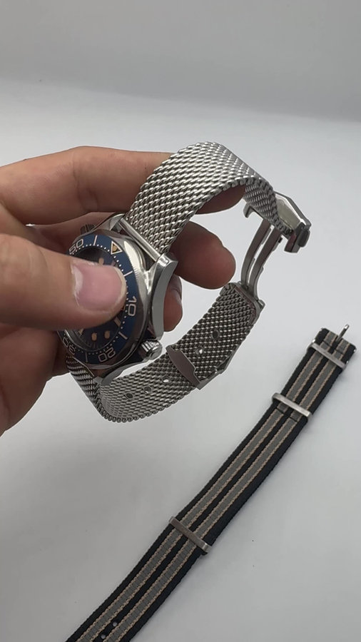 Omega Seamaster 007 Spectre 60 Anos — vista 5