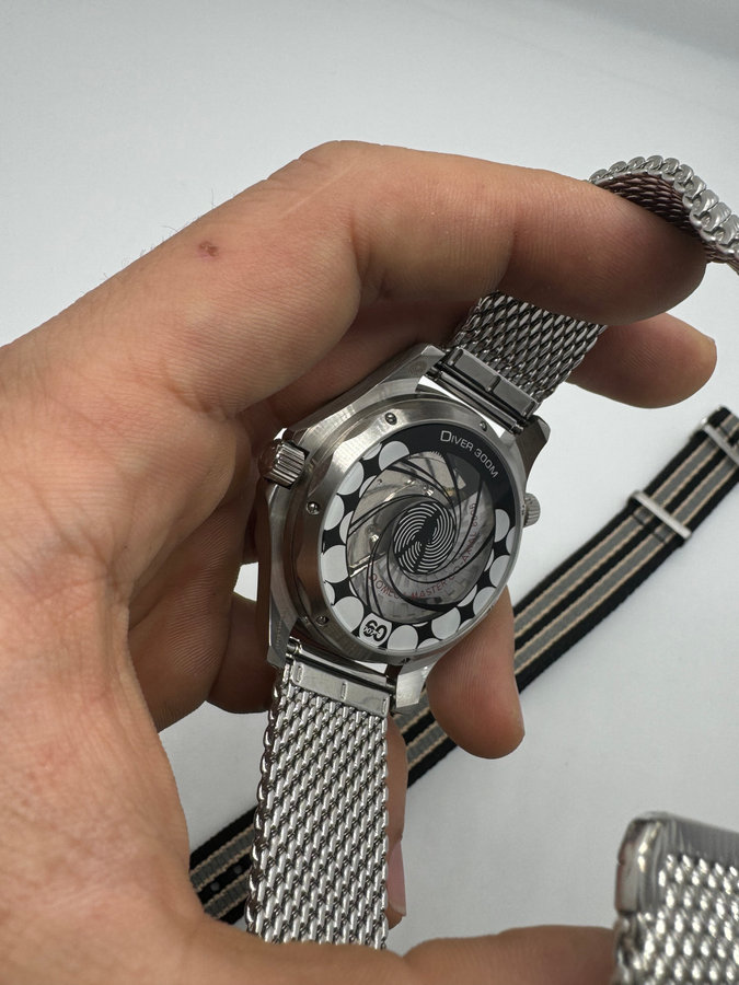 Omega Seamaster 007 Spectre 60 Anos — vista 4