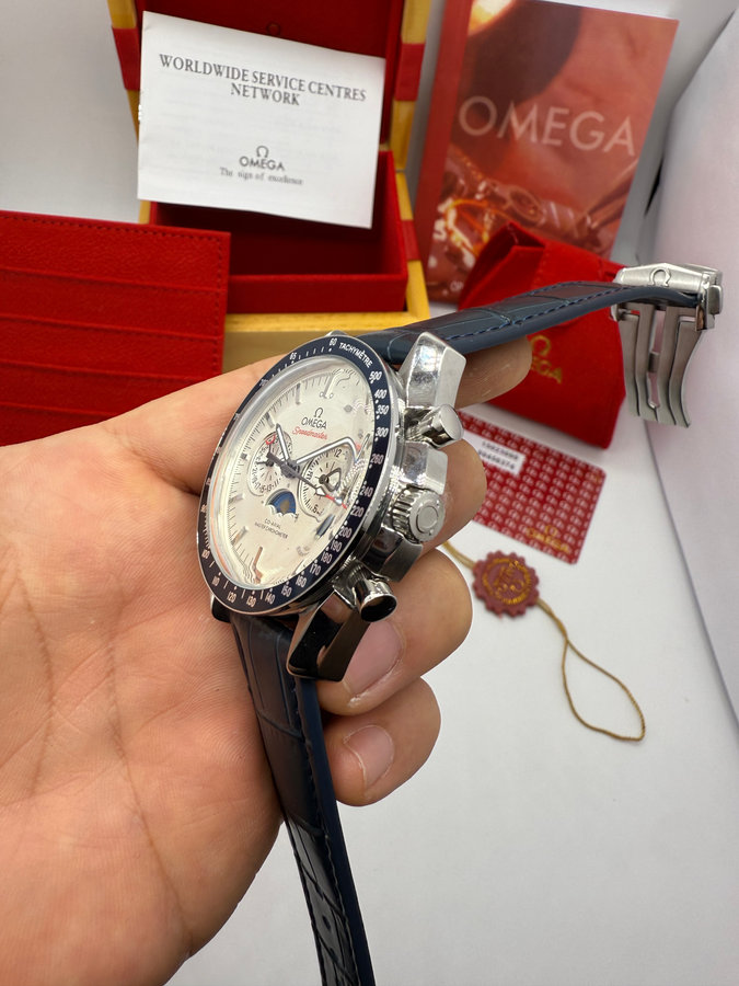 Omega Speedmaster Dark Side of the Moon — vista 2