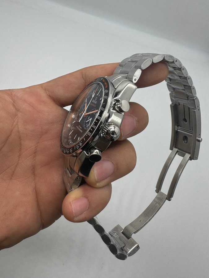 Omega Speedmaster Dark Side of the Moon Aço — vista 2