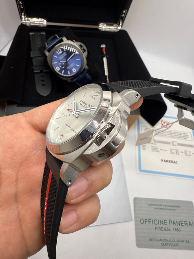 Panerai Luminor Submersible — vista 2
