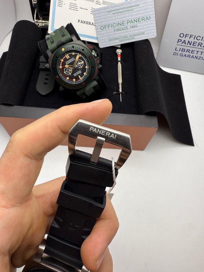 Panerai Luminor Submersible Carbotech — vista 3