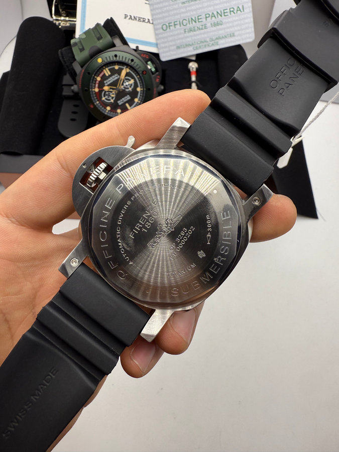 Panerai Luminor Submersible Carbotech — vista 4