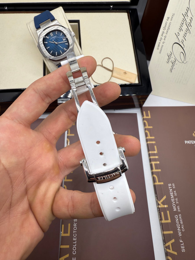 Patek Philippe Nautilus — vista 3
