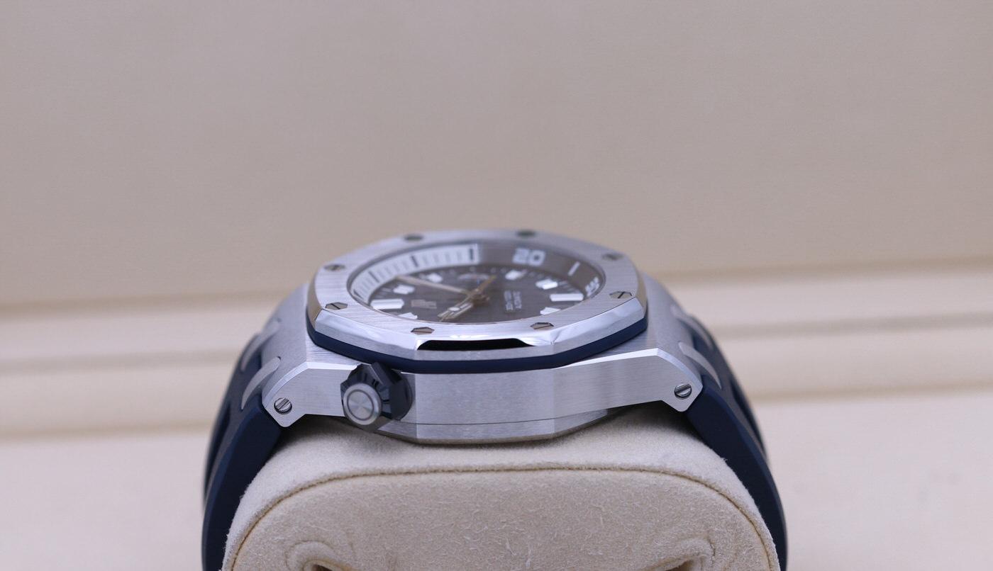 Audemars Piguet Royal Oak Offshore Diver — vista 4